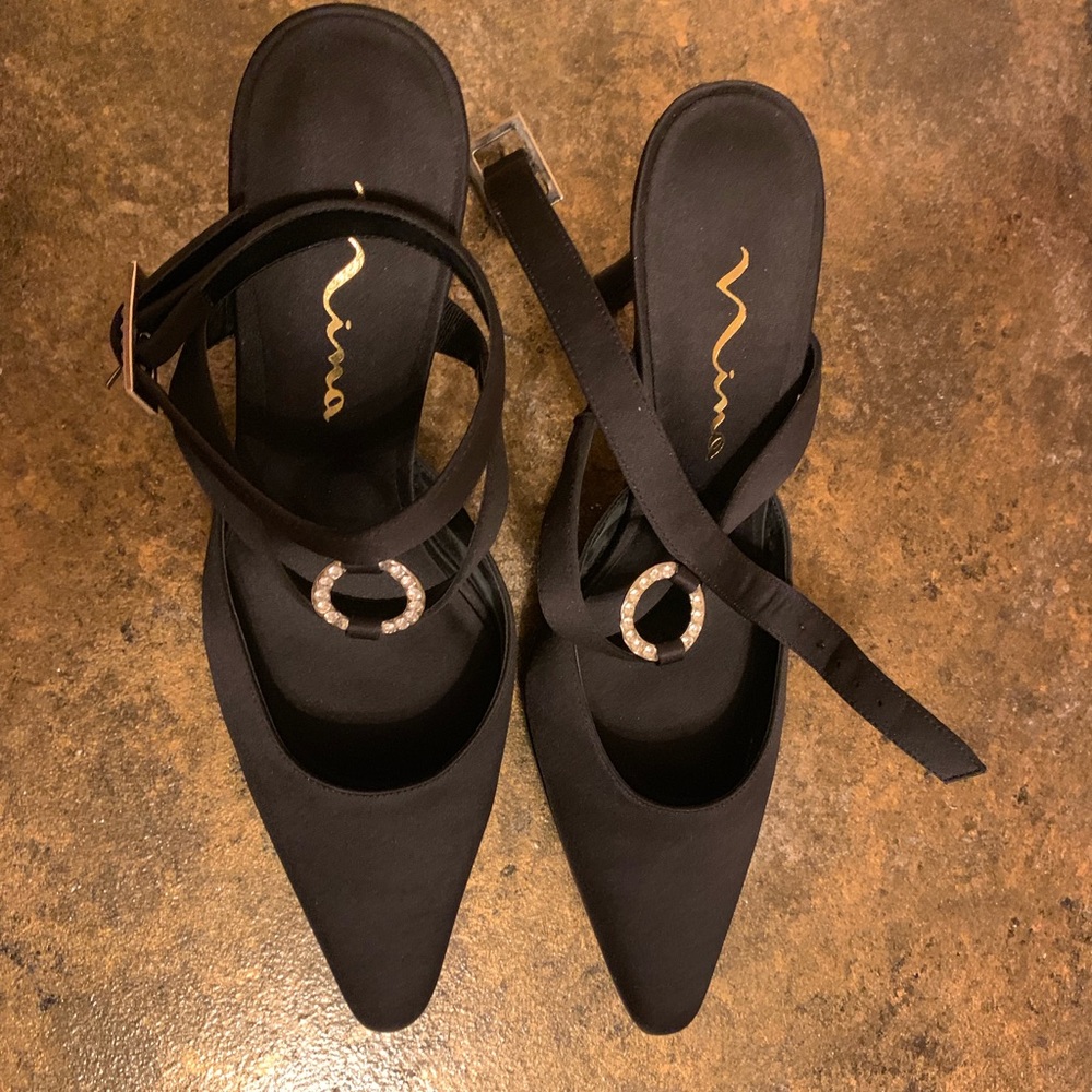 🌈 Nina Pointed-toe Strappy Pumps